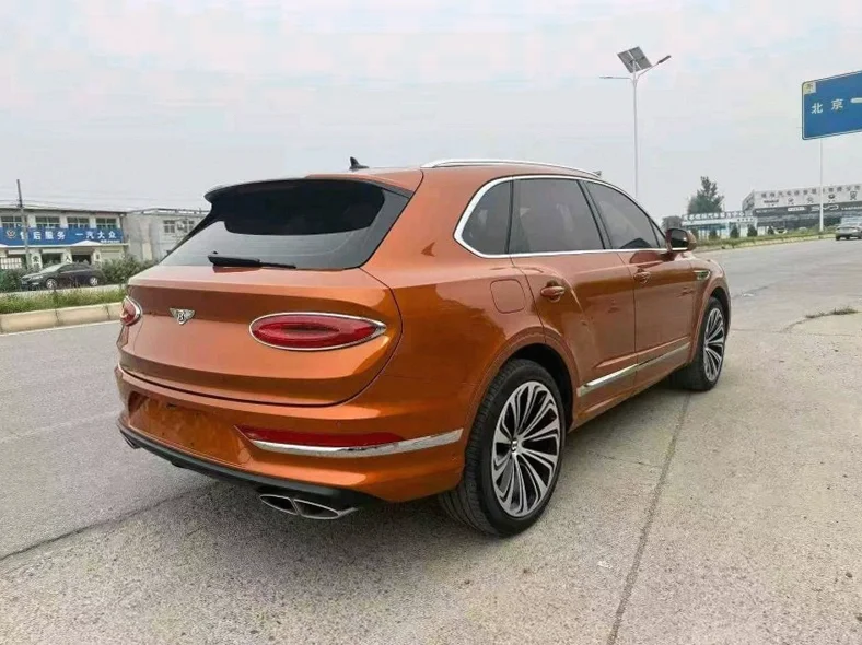 宾利添越 后面外观一