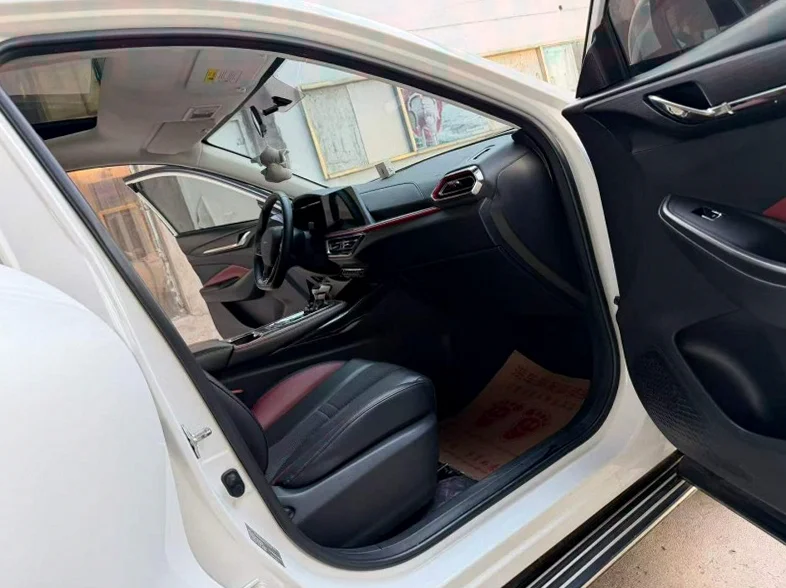 长安汽车欧尚 后面外观三