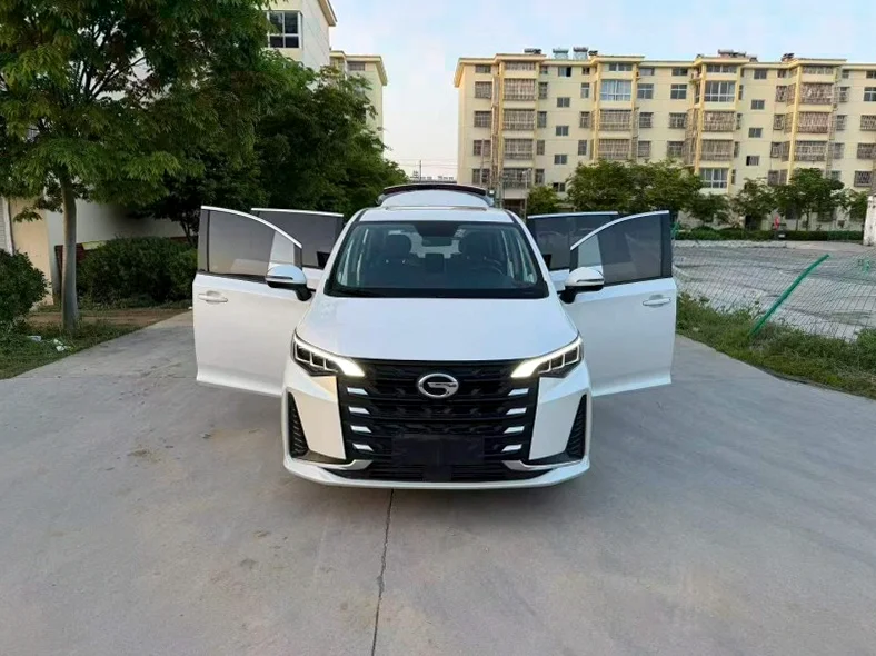 传祺M6 内饰前排