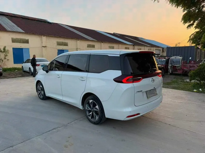 传祺M6 正面外观三