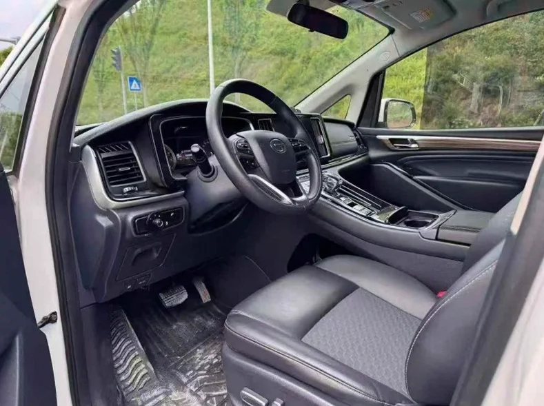 传祺M8 后面外观一