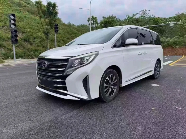 传祺M8 正面外观三