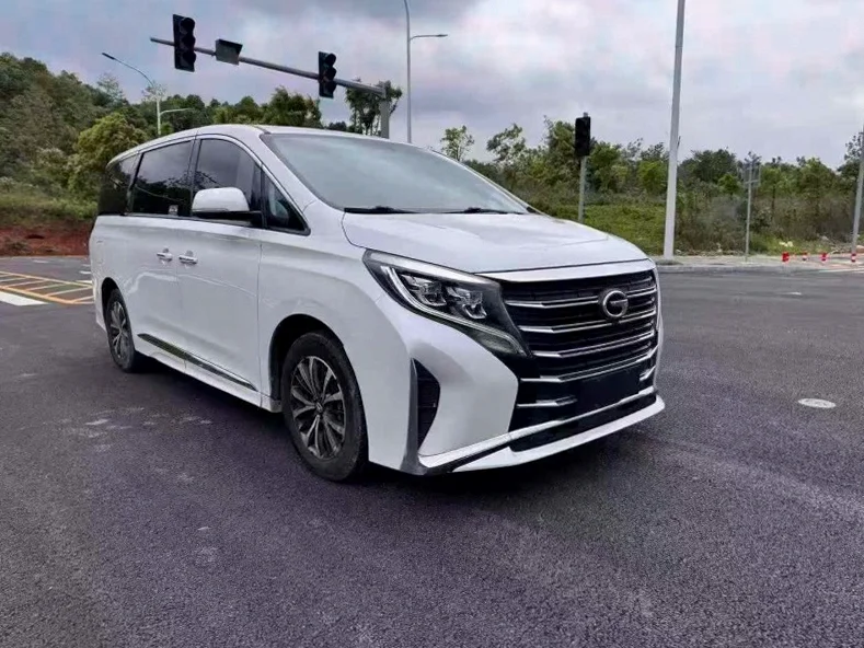 传祺M8 正面外观二