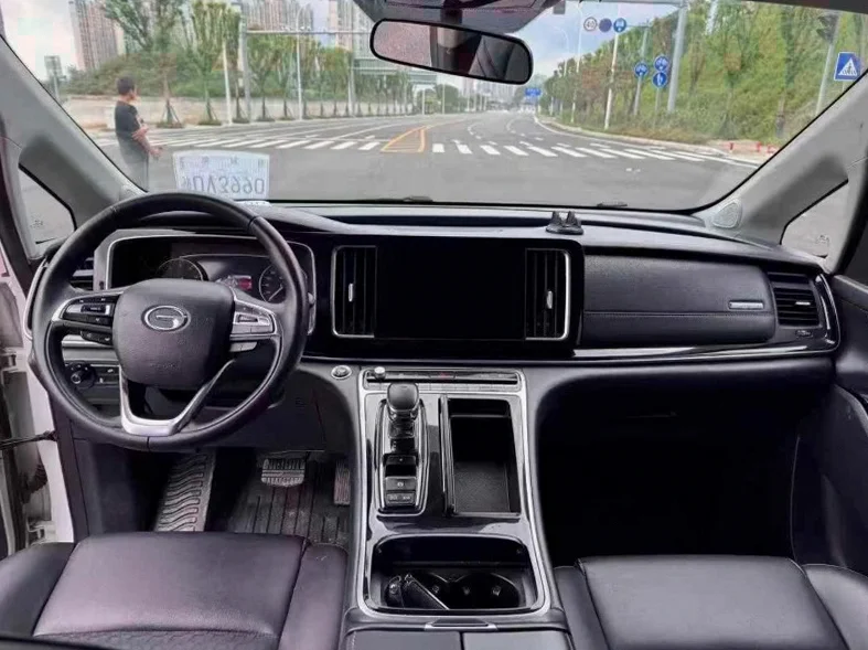 传祺M8 后面外观三