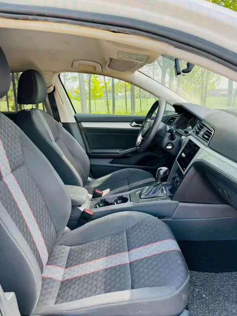 大众凌渡 后面外观一