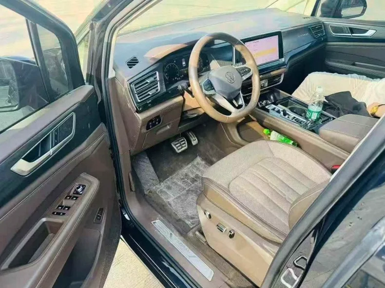 大众威然 后面外观一