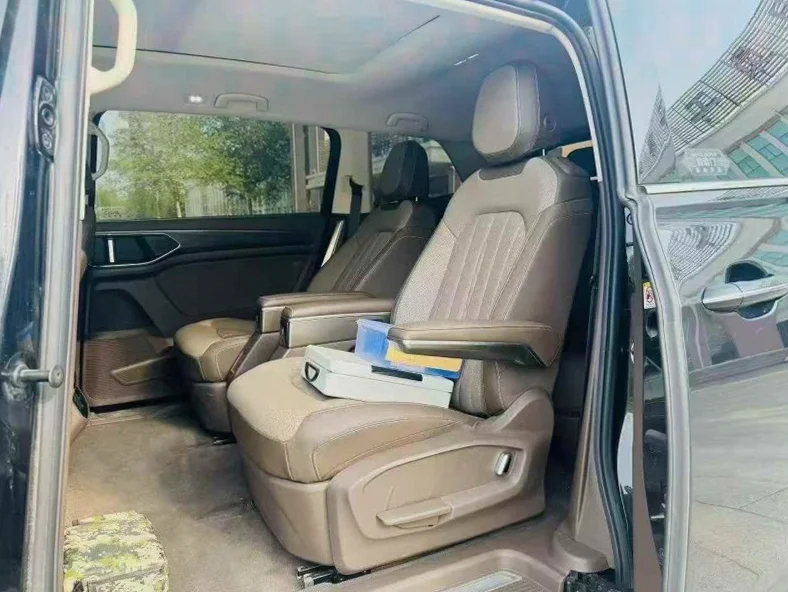 大众威然 后面外观三