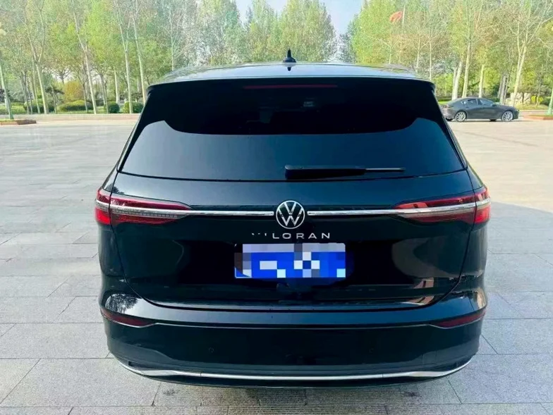 大众威然 驾驶室