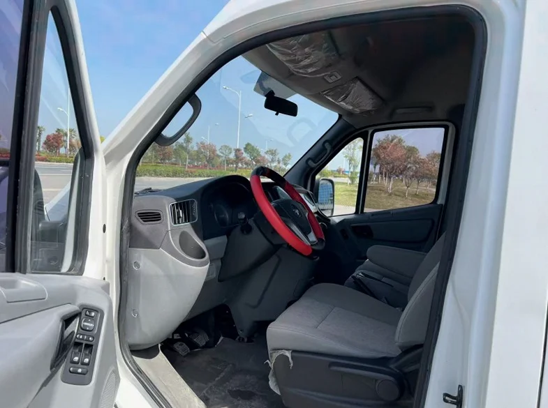 福田图雅诺 驾驶室