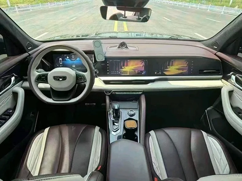 吉利星越 内饰前排