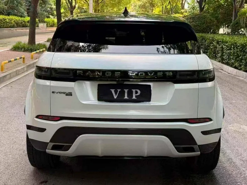 路虎极光 内饰后排