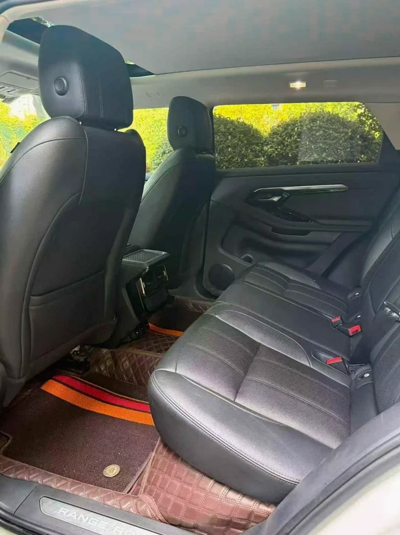 路虎极光 后面外观一