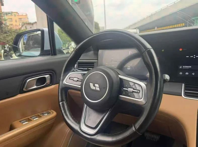 理想ONE 后面外观一