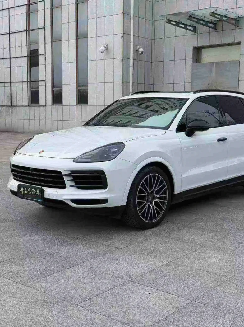 保时捷卡宴 正面外观三