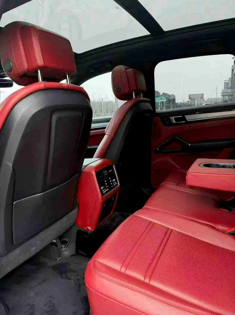 保时捷卡宴 内饰前排