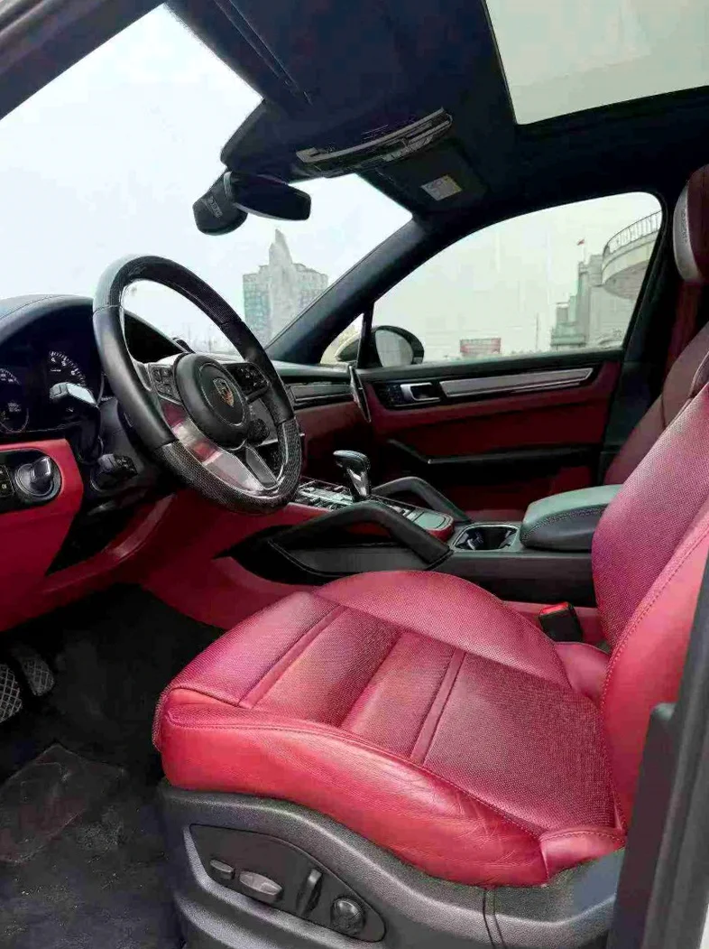 保时捷卡宴 内饰后排