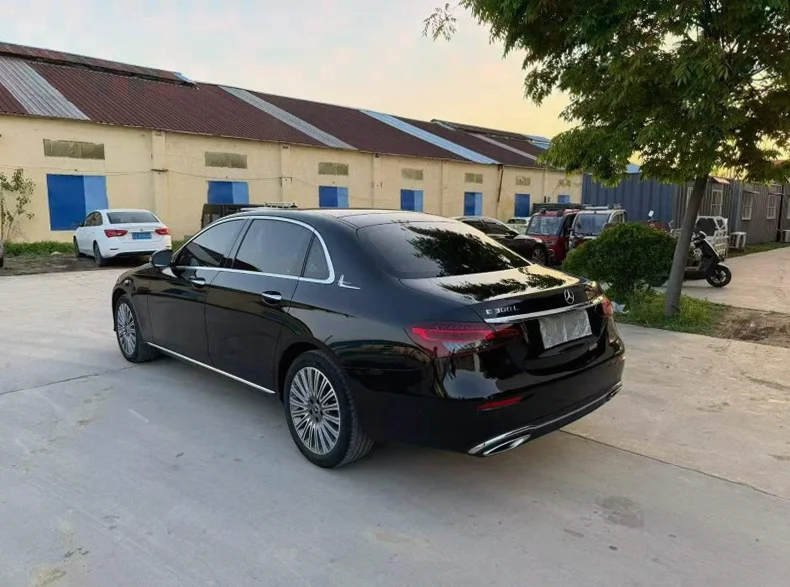 奔驰E 正面外观三