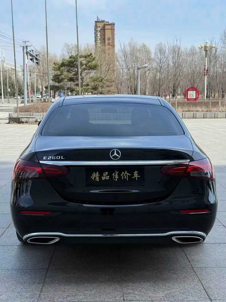 奔驰E 后面外观二