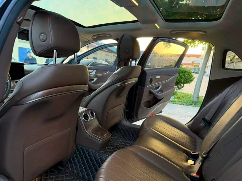 奔驰E 后面外观二