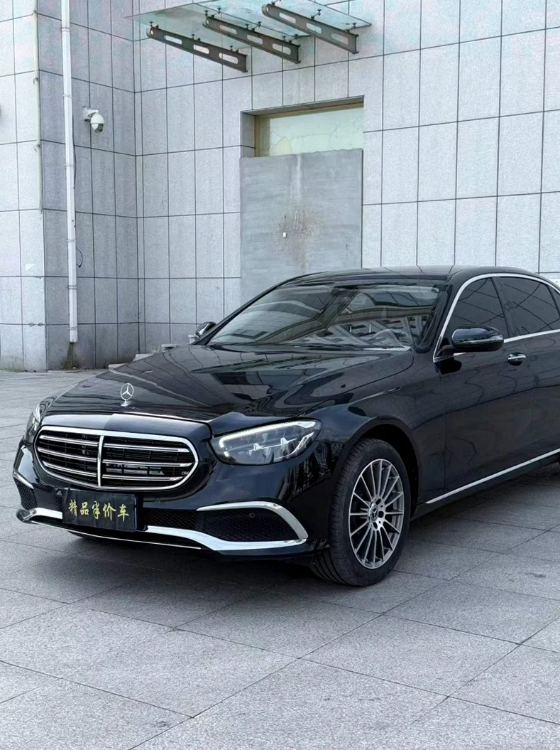 奔驰E 正面外观三