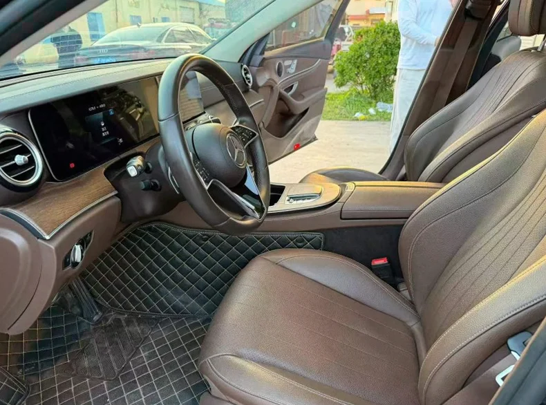 奔驰E 后面外观三