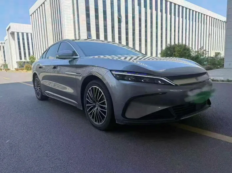 比亚迪汉 正面外观二