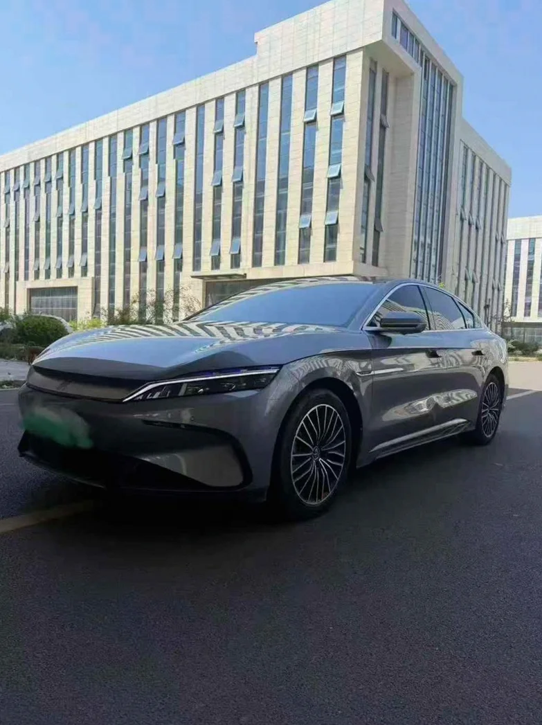 比亚迪汉 正面外观三