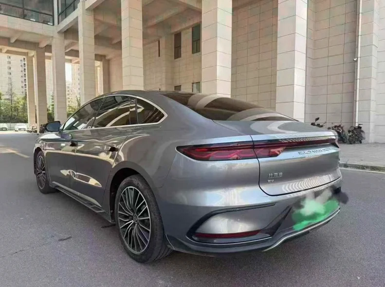 比亚迪汉 内饰后排