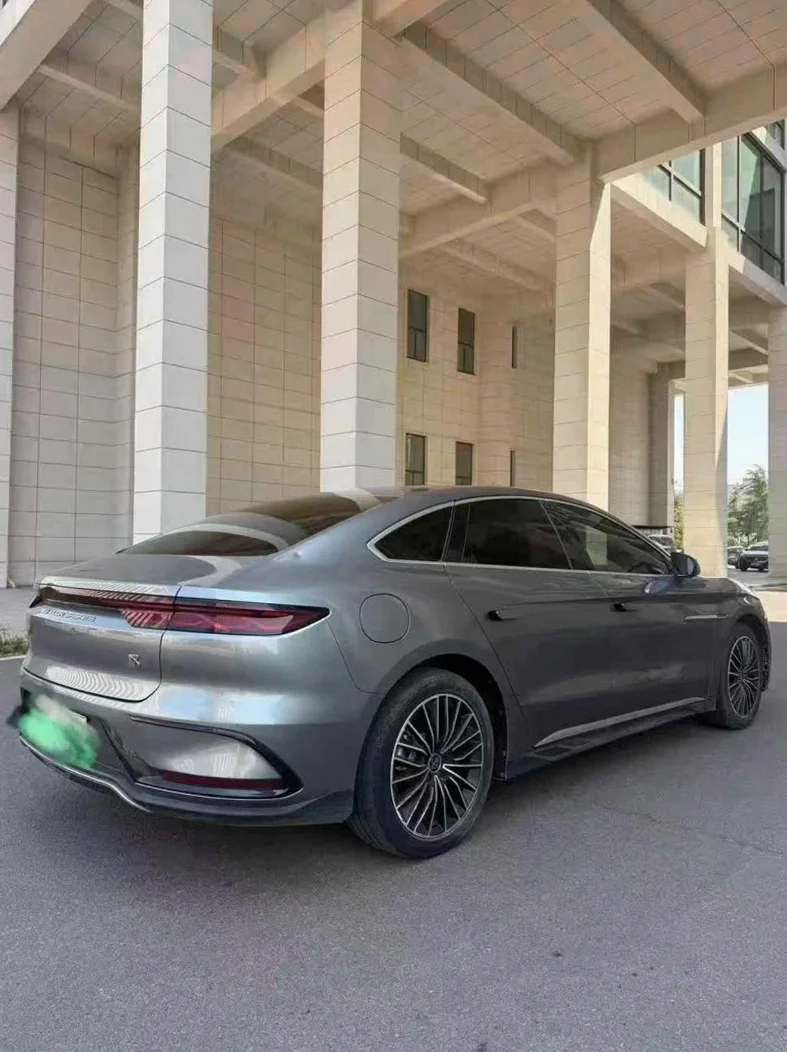 比亚迪汉 驾驶室