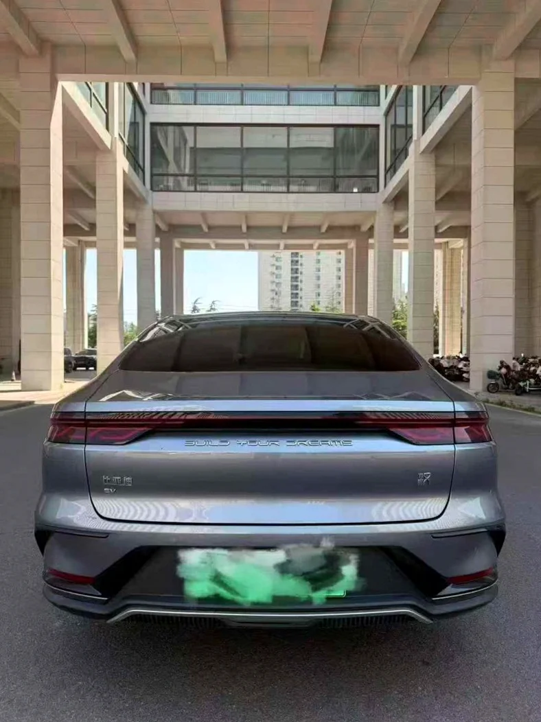 比亚迪汉 内饰前排