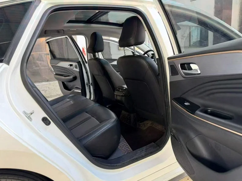 传祺埃安S580 内饰前排