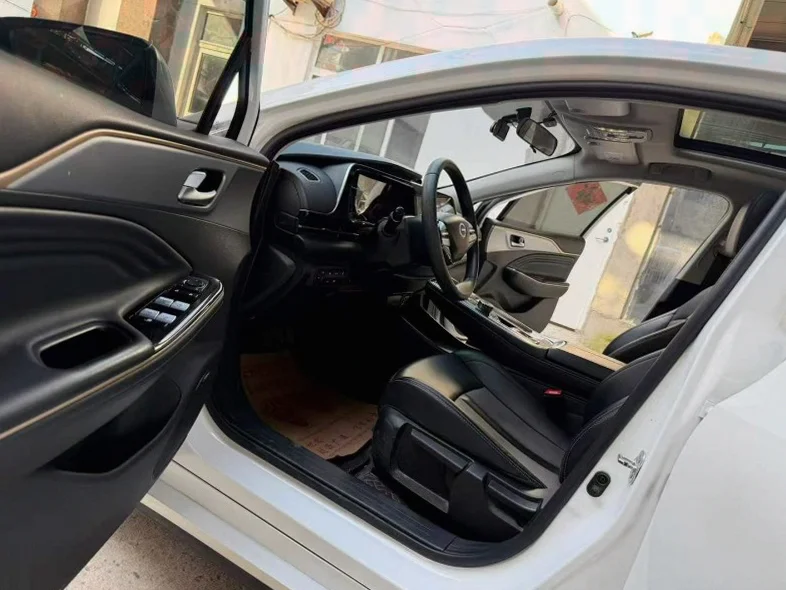 传祺埃安S580 后面外观一