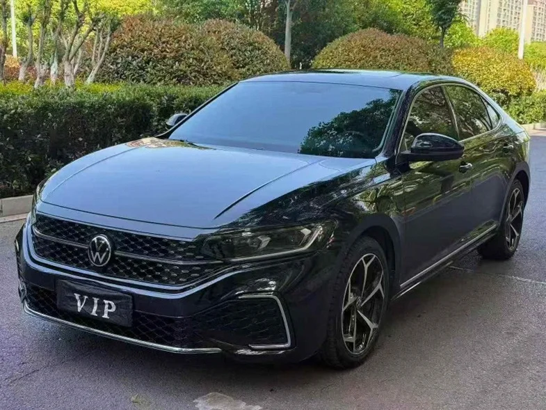 大众帕萨特 正面外观二