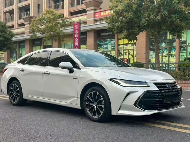 丰田亚洲龙 正面外观三