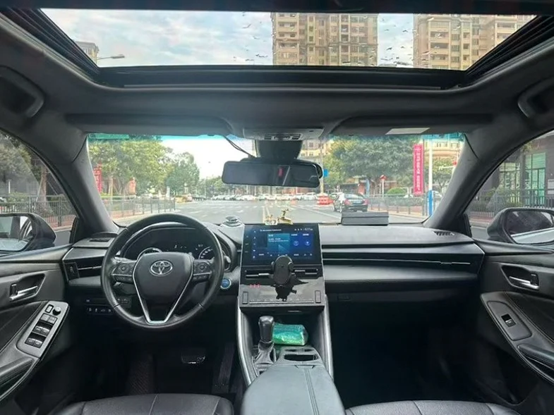 丰田亚洲龙 正面外观二