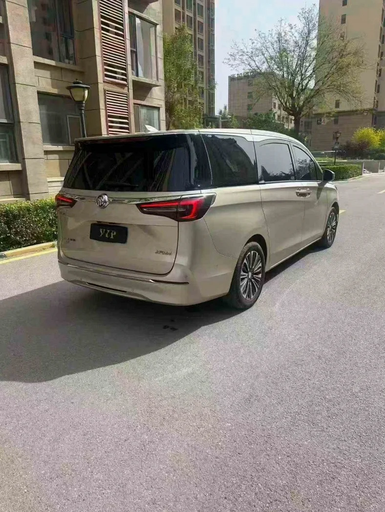 别克GL8 内饰后排