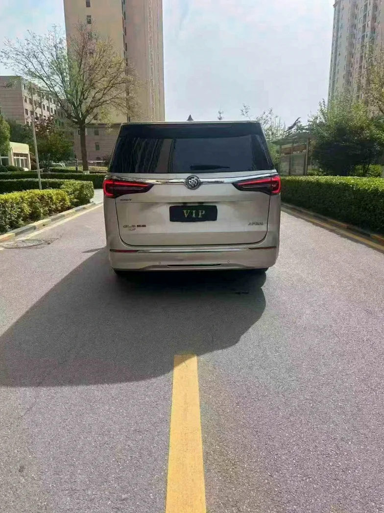 别克GL8 内饰前排