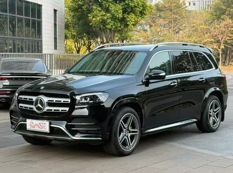 奔驰GLS 正面外观三