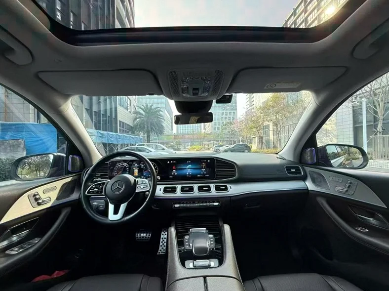 奔驰GLS 后面外观一