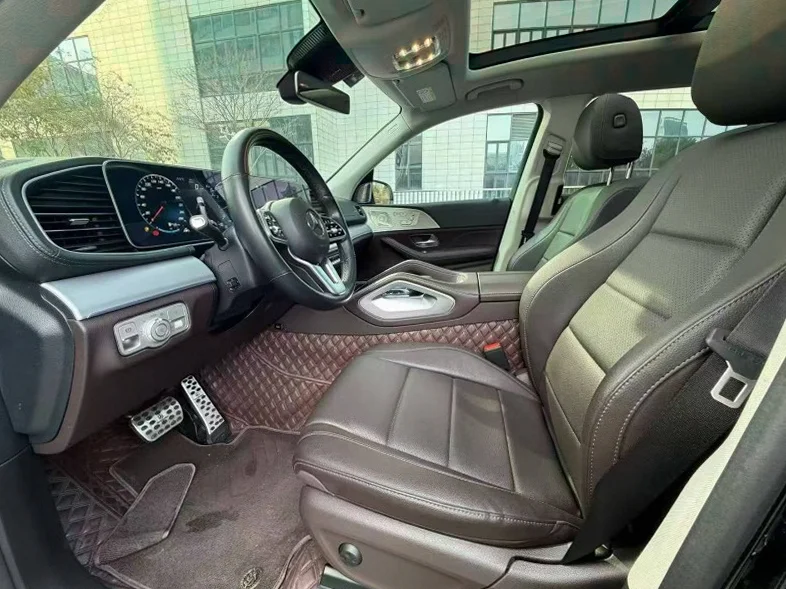 奔驰GLS 后面外观三