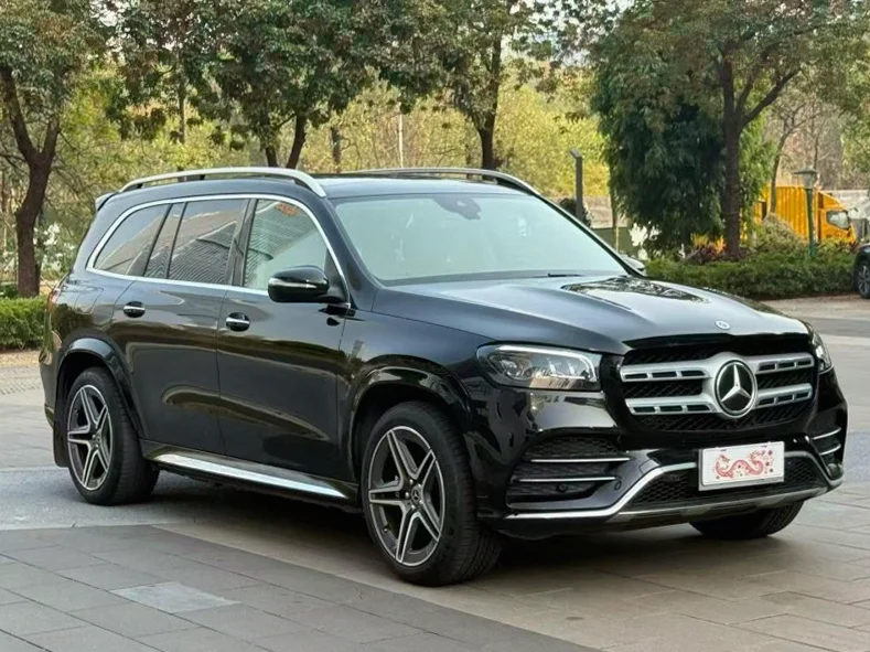 奔驰GLS 正面外观二