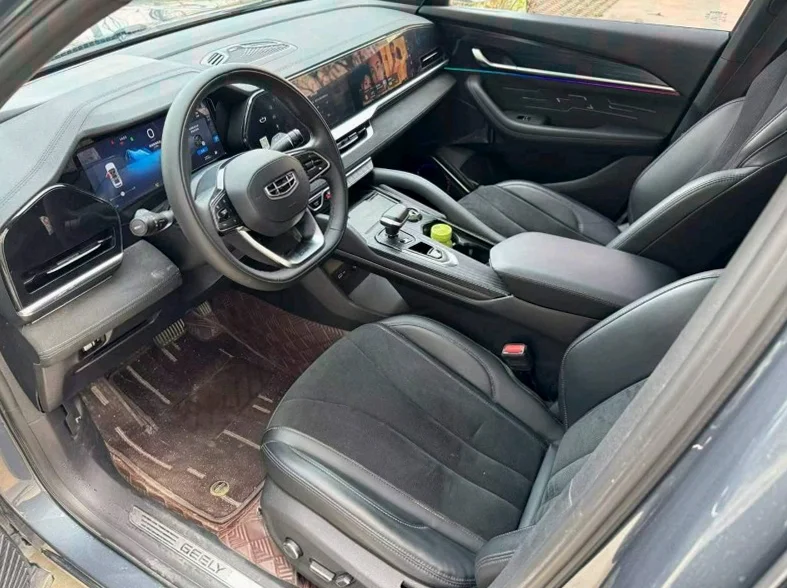 吉利星越 内饰前排