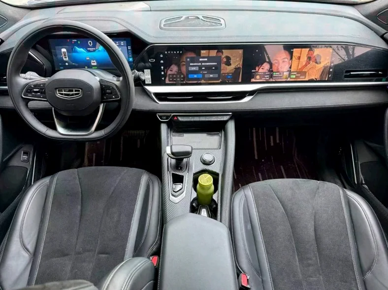 吉利星越 内饰后排