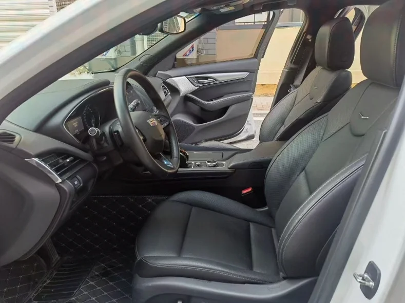 凯迪拉克CT5 驾驶室