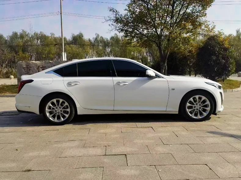 凯迪拉克CT5 后面外观三