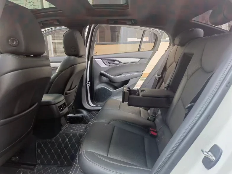 凯迪拉克CT5 内饰后排