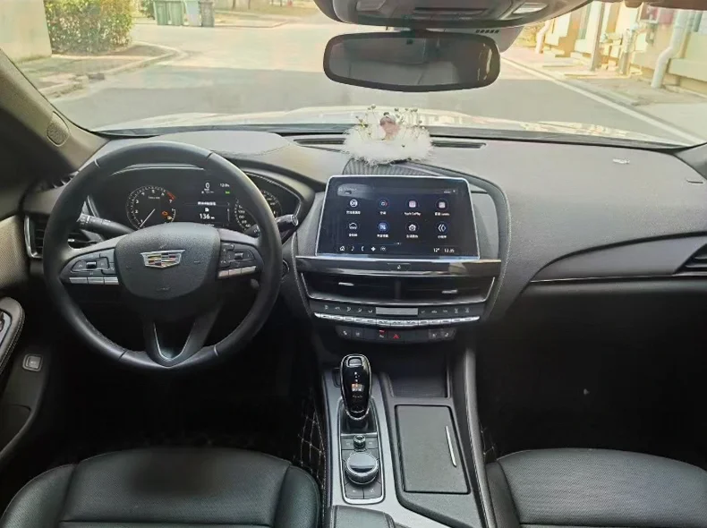 凯迪拉克CT5 内饰前排