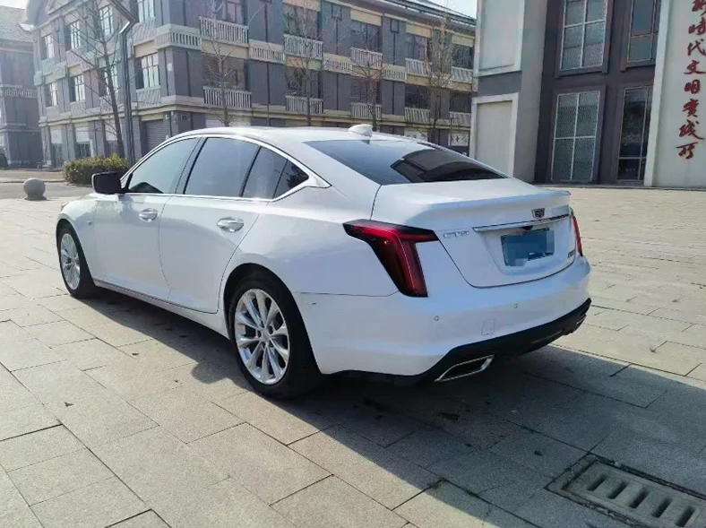 凯迪拉克CT5 后面外观一