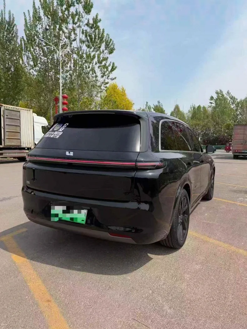 理想L8 内饰前排