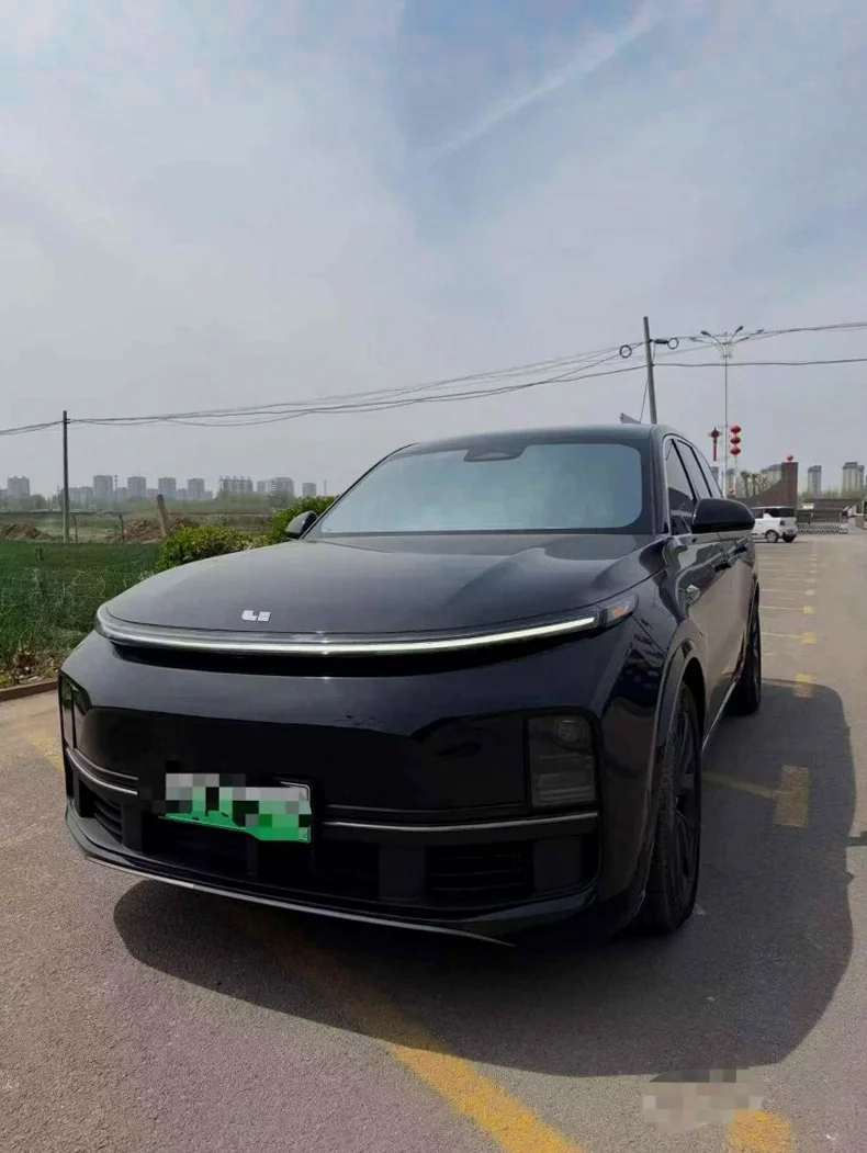 理想L8 正面外观二